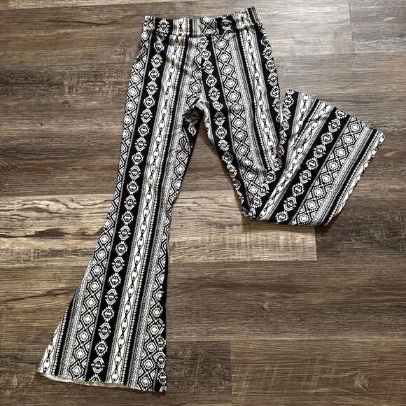 Unbranded  Black and White Patterned Flare Pants Size Small - Picture 4 of 6